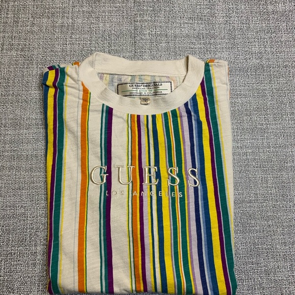 Guess multi color Tee - Picture 2 of 3